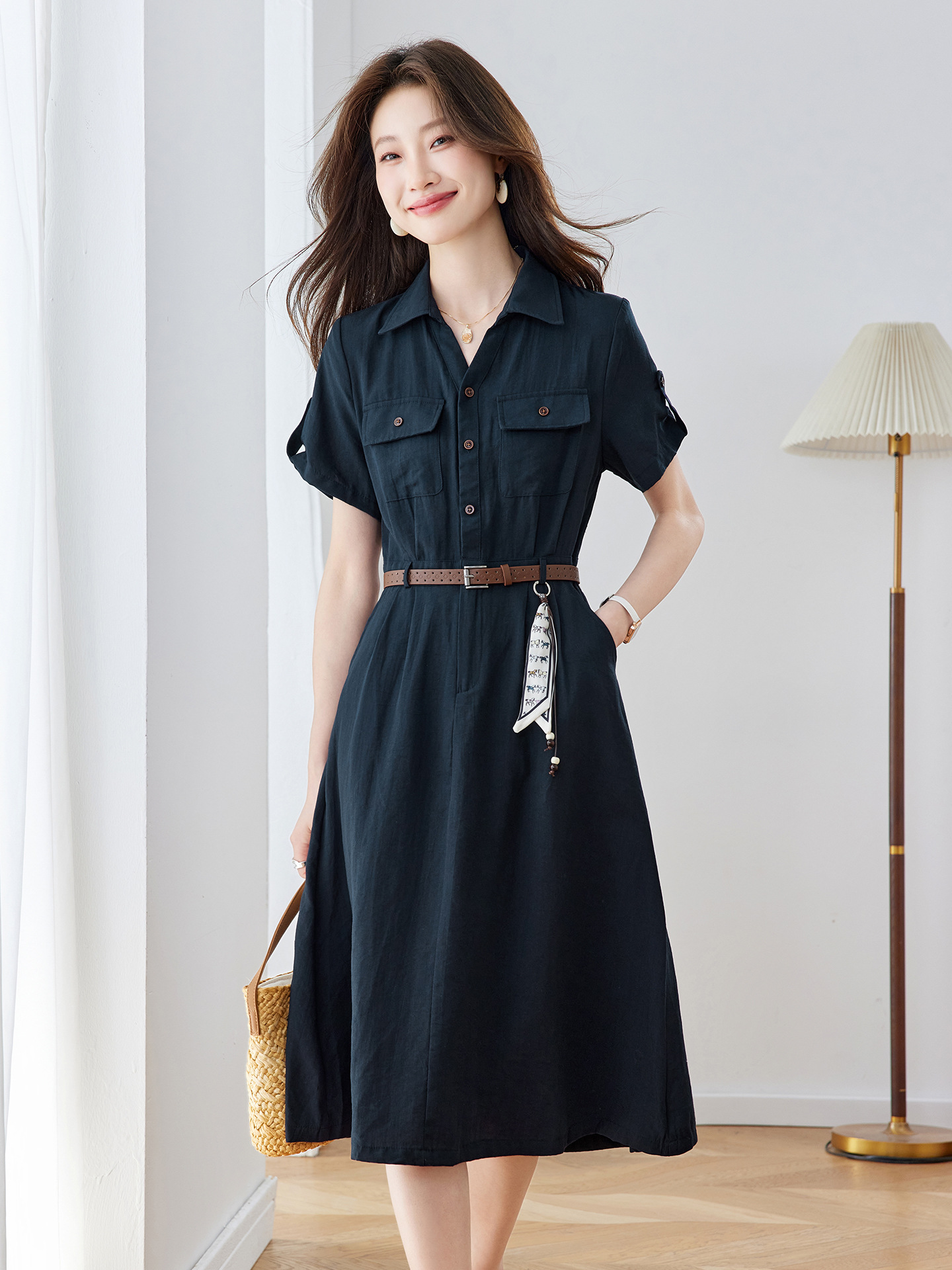 Đầm maxi nữ cổ bẻ thắt eo dáng suông kèm dây lưng — Xanh lông mòng đen, màu trắng