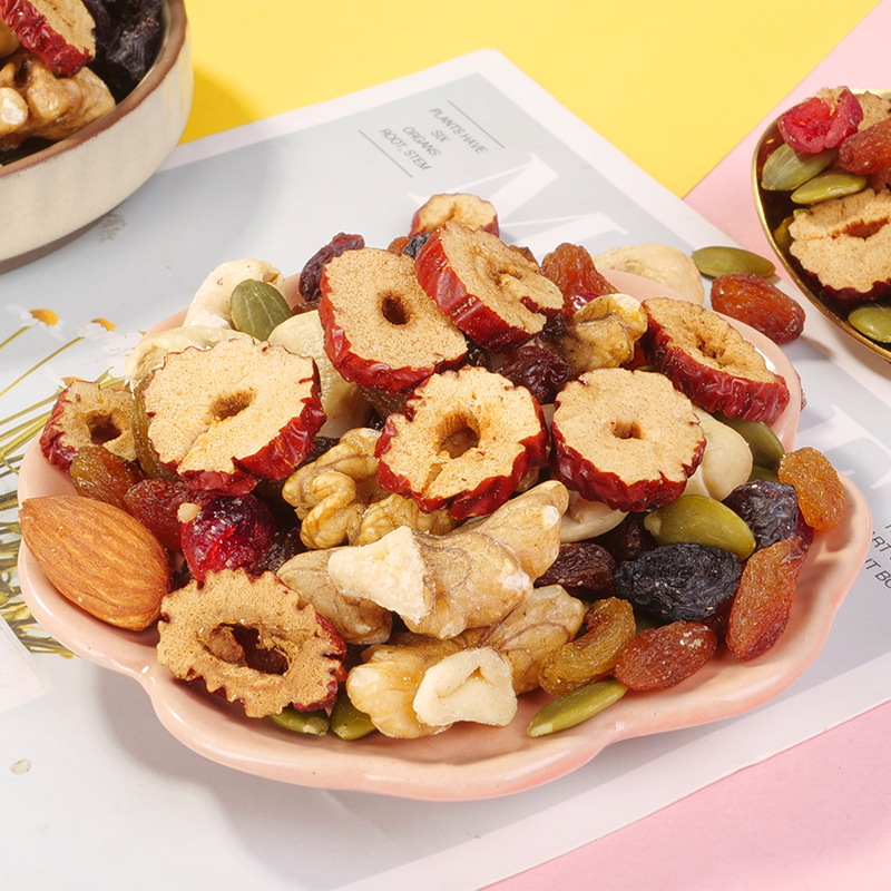 Daily Nuts Can 250g Mixed Dried Fruit and Nut Snacks for Pregnant Women and Children Leisure Gift Set Wholesale Customization