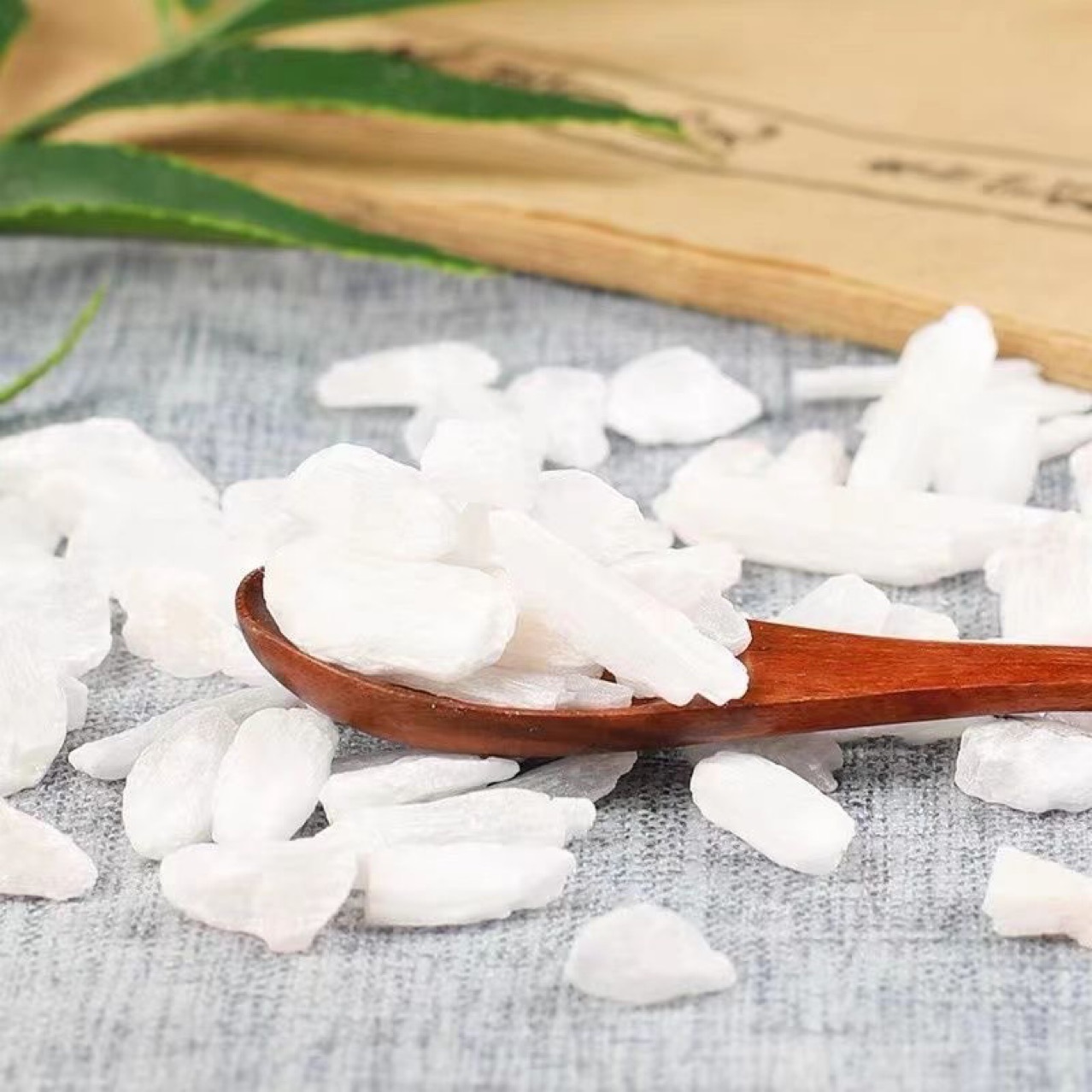 Raw Gypsum (Shi Gao) — Dried Mineral Herb Pieces for TCM Decoction & Food Use specifications