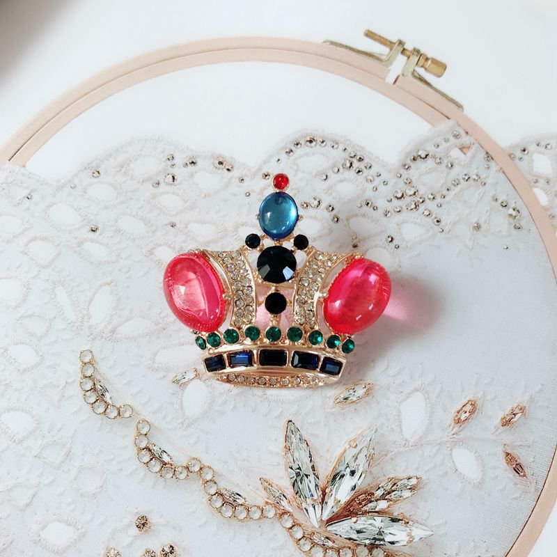 Exquisite Vintage Kronenbrosche Mit Bunten Edelsteinen Für Damen_voghion.com