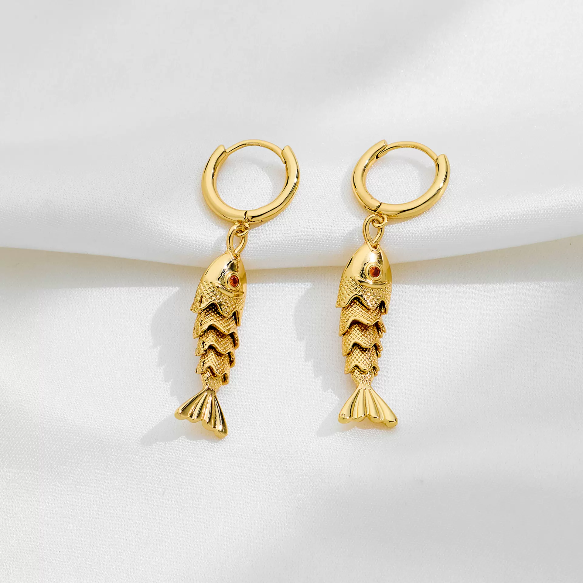 欧美创意新款锦鲤耳环轻奢风时尚简约灵动金鱼耳坠高级感耳饰厂家