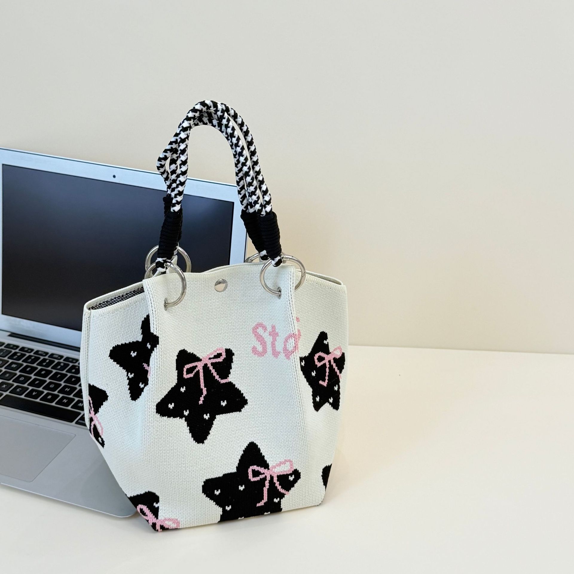 2026 primavera y verano nuevo bolso de cubo de pintura creativo portátil gran espacio de aire de dopamina alta sensación mochila