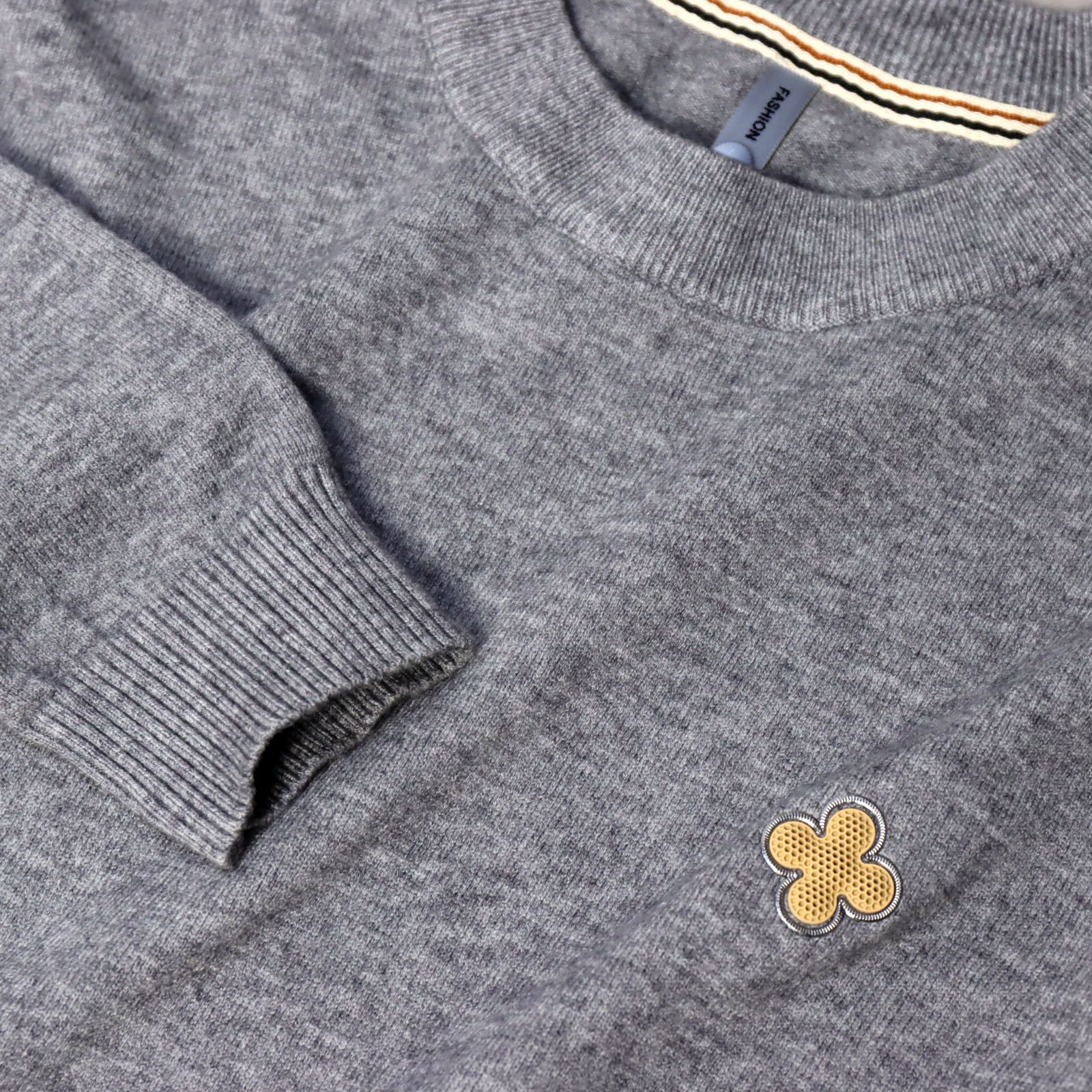 Abbigliamento maschile 2024 tendenza coreana maglione girocollo lavorato a maglia con distintivo in cashmere super morbido, autunno uomo, camicia calda e sottile_voghion.com