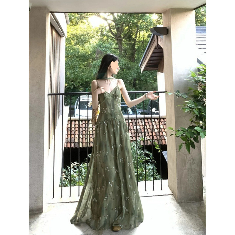 女性のためのスーツ 2025 夏の新しいフレンチスタイルの優しい休暇花柄 V ネックグリーンサスペンダードレス日焼け止めカーディガン|undefined
