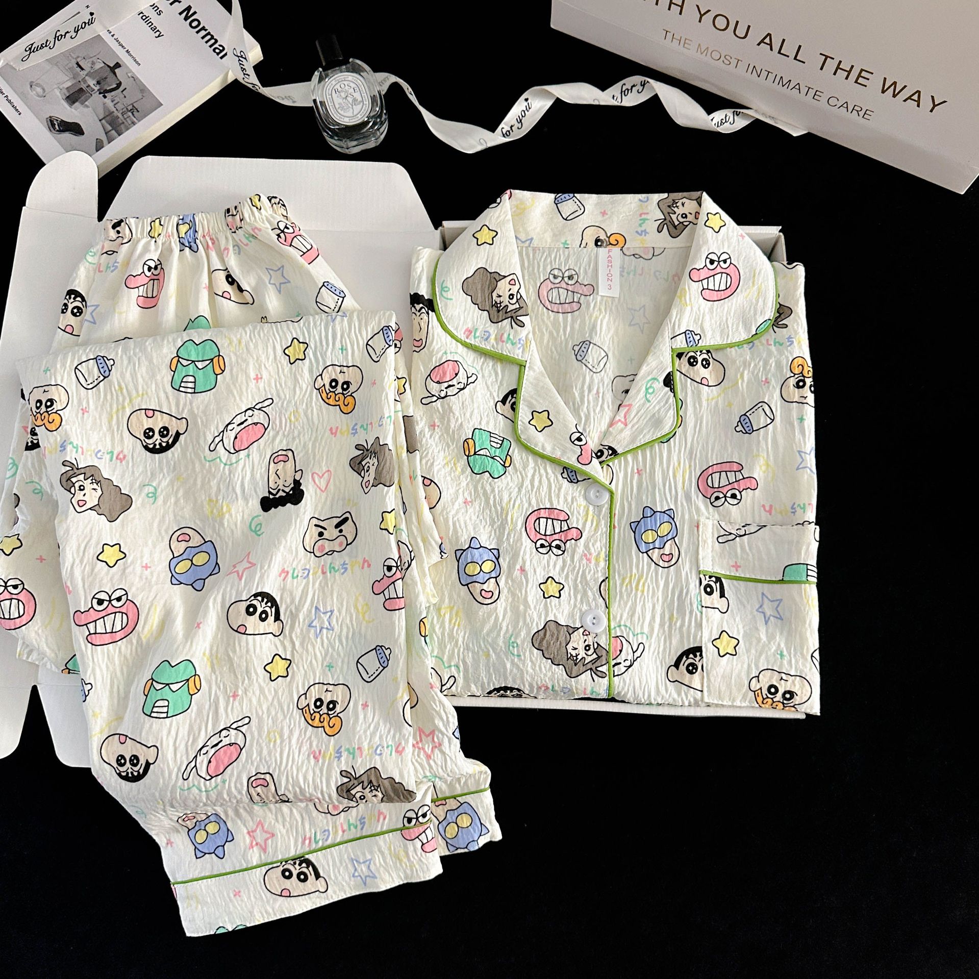 Venta al por mayor transfronteriza 120G pijamas mujeres verano lindo y dulce dibujos animados pequeños nuevos padres solapa pantalones de manga corta ropa a domicilio