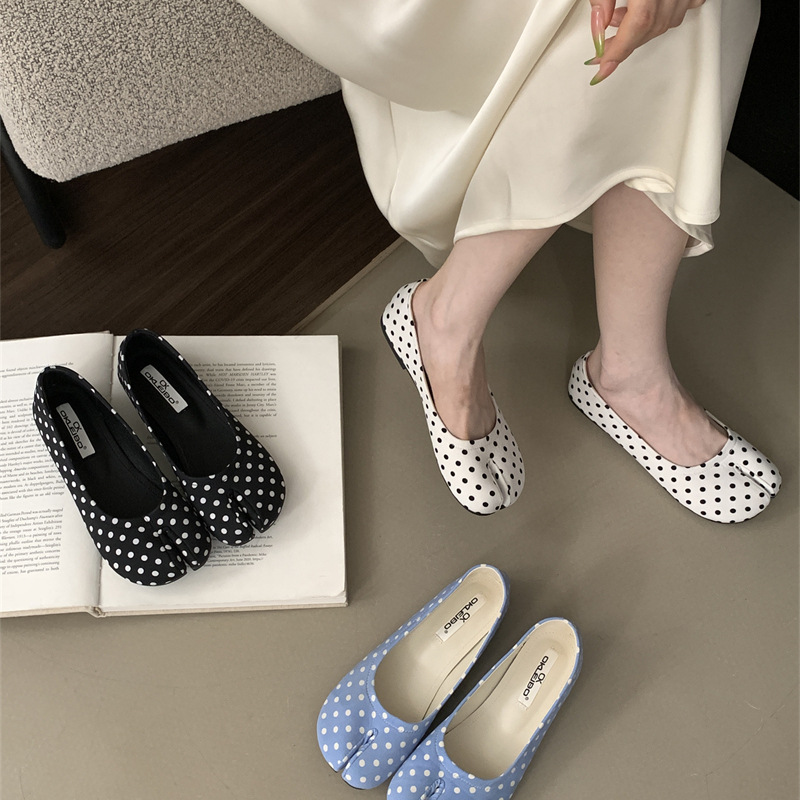 OKLEIBO 레트로 흑백 폴카 도트 스플릿 토 슈즈 여성 여름 말 테트 슈즈 스커트와 플랫 슈즈 여성
