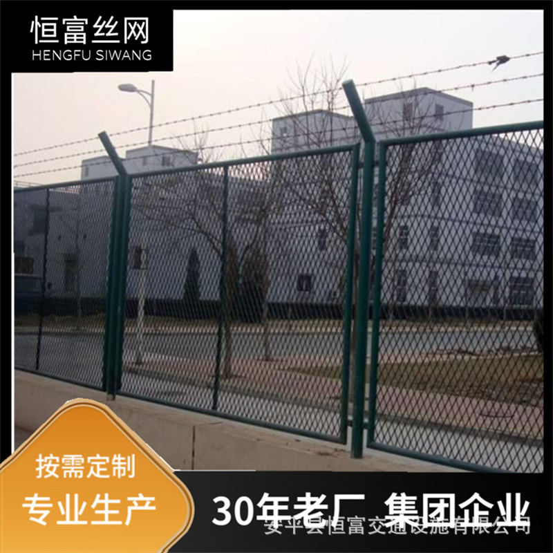 钢板网护栏 斜方孔围栏网 厂区保税区公路护栏网 绿色浸塑隔离栅