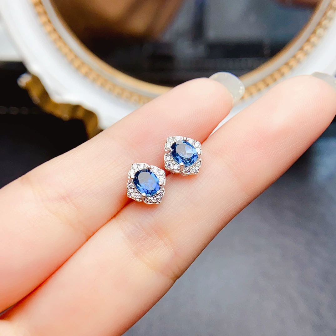 Новый натуральный топазовый серьги S925 Серебряный инкрустированный основной камень 4*5 мм