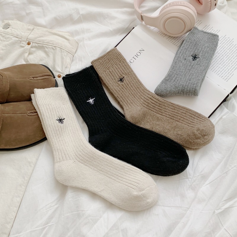 Women's Sweet Solid Color Wool Crew Socks A Pair display picture 10