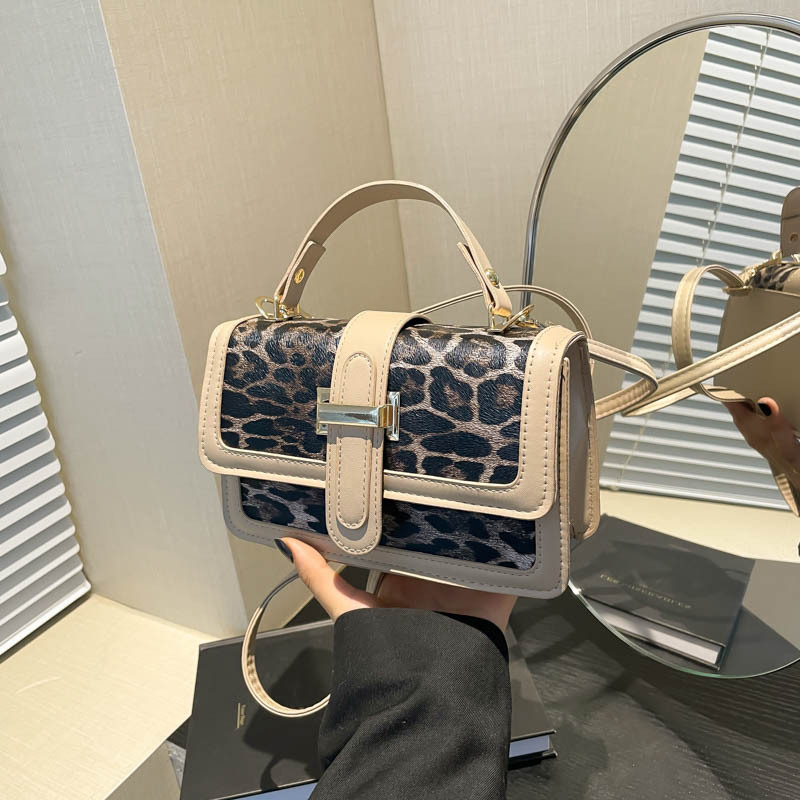 Bolso 2025 nuevo bolso de mujer de moda leopardo textura bolso pequeño nicho de diseño retro impresión de hombro mochila