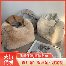 毛绒褶皱手提包2025时尚秋冬韩版简约洋气少女毛毛百搭斜挎包