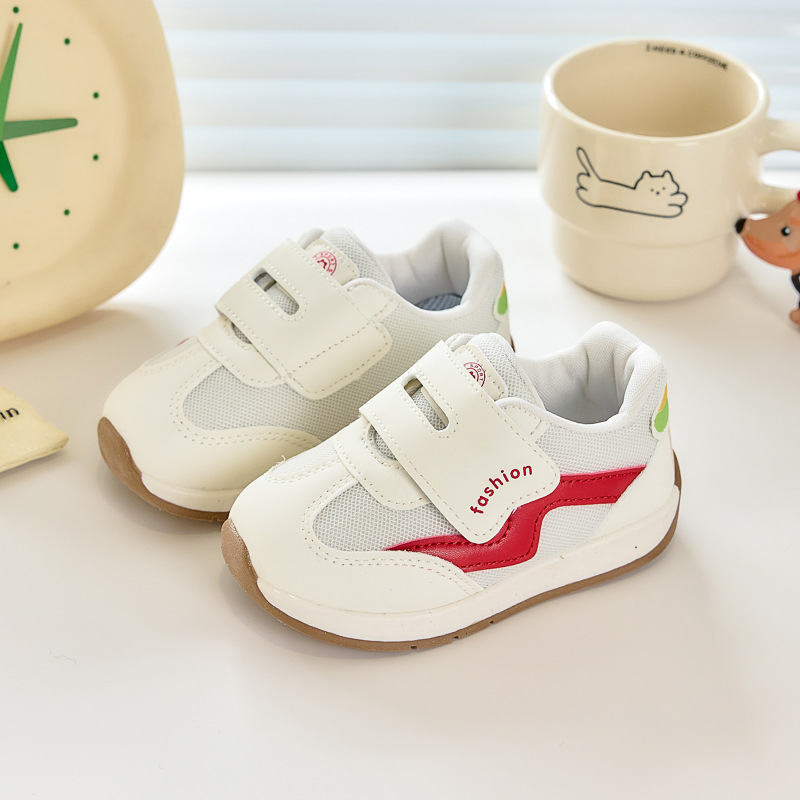 2026 primavera y otoño zapatos para niños respirables zapatos deportivos para niños pequeños y medianos convenientes velcro zapatos de correr bebé en stock