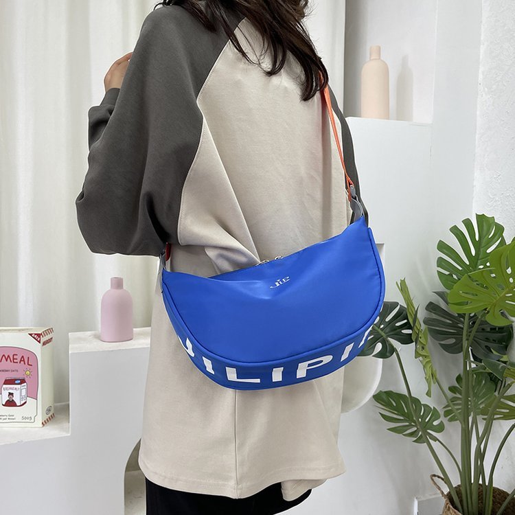 ショルダーバッグ衝突色ギョーザバッグナイロン布女性スポーツバッグフィットネスキャンディー色衝突色軽量女性バッグ卸売りバッグ|undefined