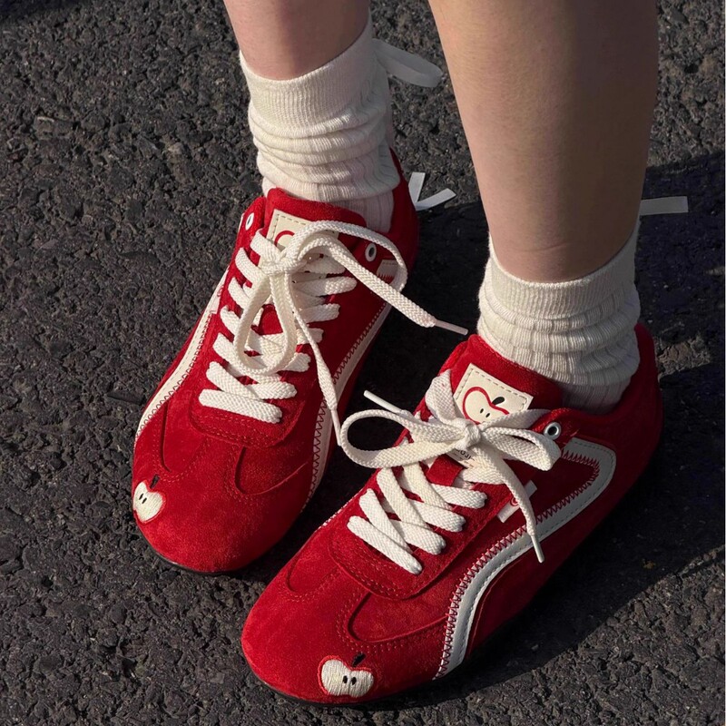Self-Retained Version ~ Red Retro Moral Training Shoes, Versatile Color-Blocked Lace-Up Casual Sports Shoes for Women, Thin-Soled Forrest Gump Shoes for Women
