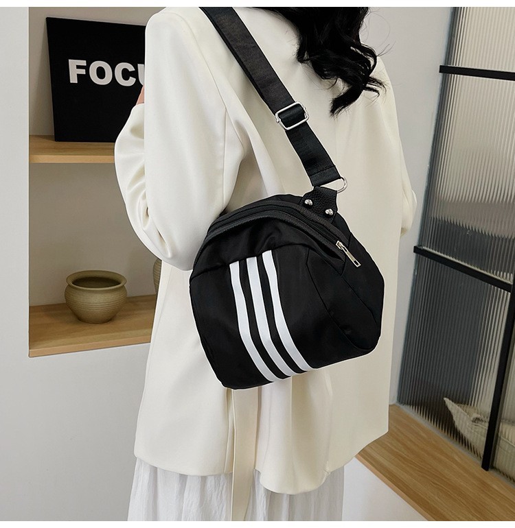 The 2024 new stylish and simple crossbody bag, a large-capacity versatile single-shoulder bag, is popular among students. The three-bar chest bag is selling well undefined