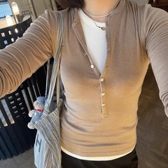 秋の新ヘンリーカラーウールスリムフィットボトリングシャツシェルボタン痩身高弾性薄型長袖セーター女性のための