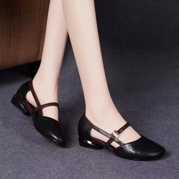 Baotou sandalias para mujeres 2026 verano nuevos zapatos de madres tacones redondos suaves antideslizantes huecos ventilados sandalias retrógradas
