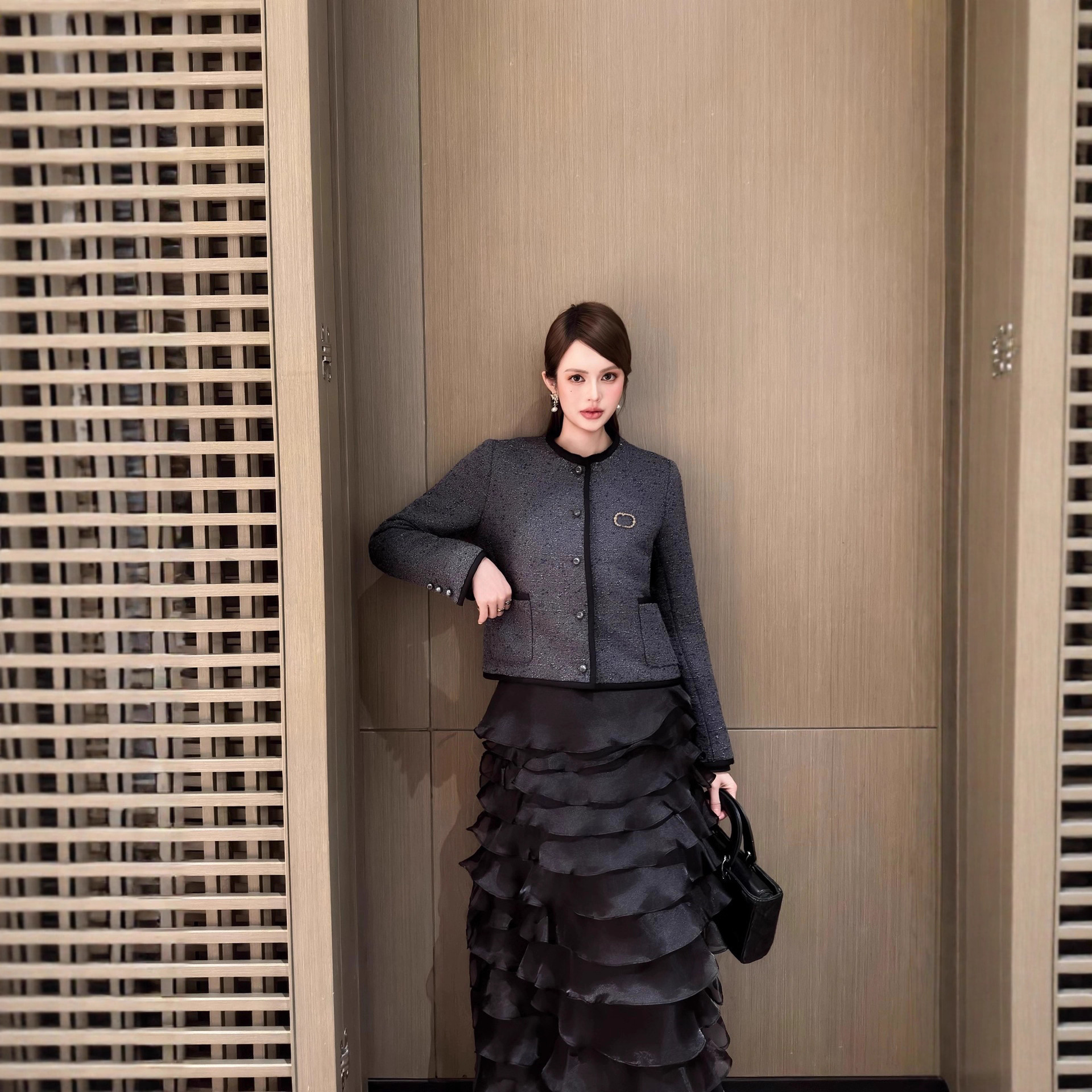 Shenzhen Nanyou Classy Original Cd Home 25 New Hand-Spun Tweed Glitter Silver Thread Design Round Neck Short Jacket