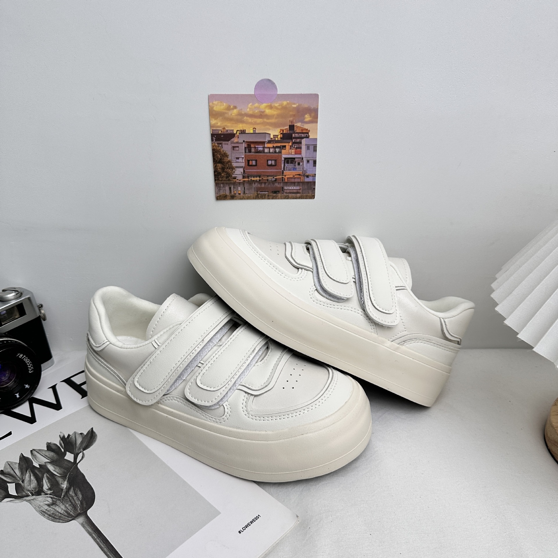 6622 plantilla de látex Velcro plataforma zapatos blancos zapatos de mujer cuero todo fósforo 2025 nuevas zapatillas de deporte casuales de primavera