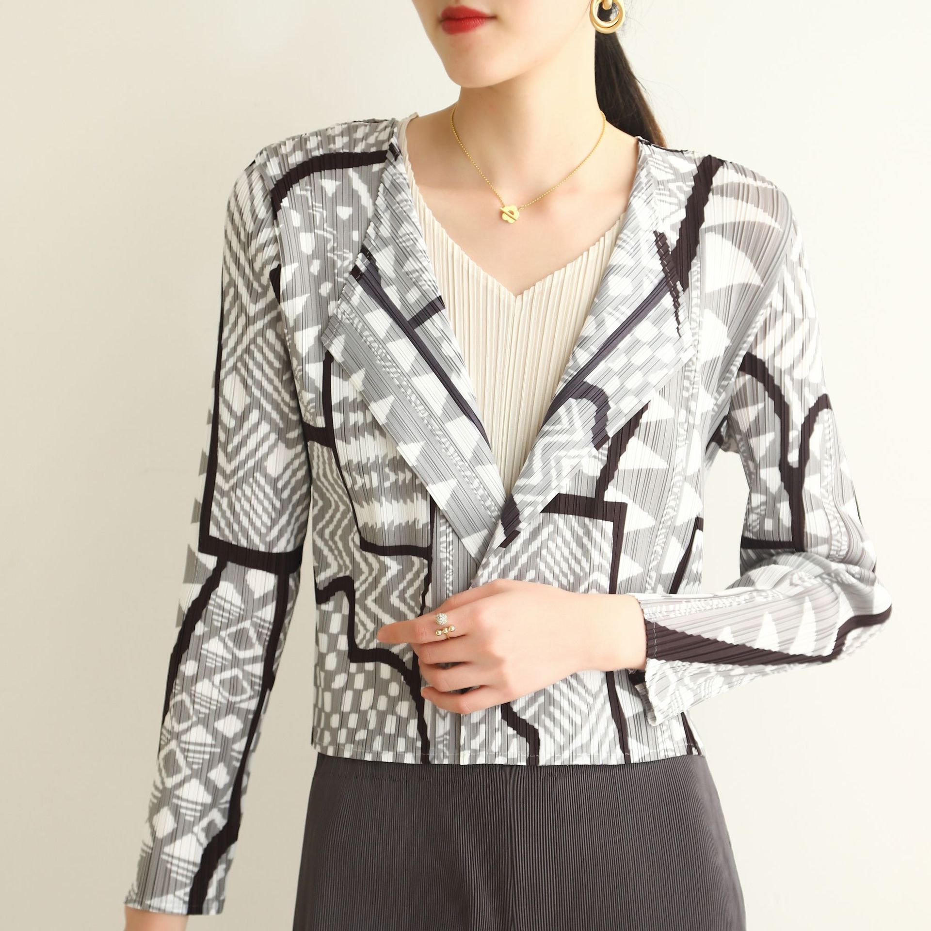 Contador de calidad otoño primavera Nueva gama alta plisado moda de la calle europea impreso cardigan versátil casual abrigo corto