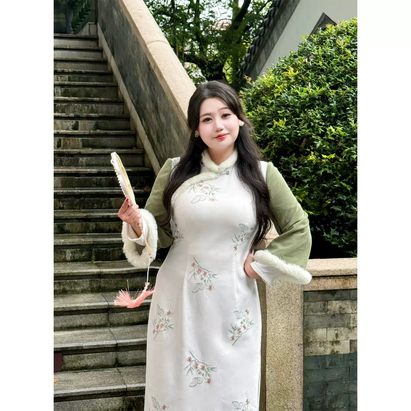 51936新中式复古国风刺绣裙2025女冬季新款加绒加厚假大码旗袍