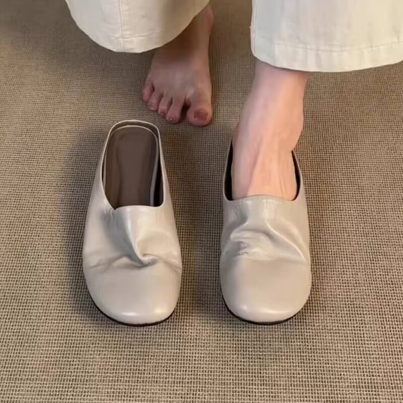 Vintage Distressed Soft Leather Closed-Toe Slippers for Women, Summer Comfortable Round-Toe Hidden Heel Sandals, 2026 New Model for Outdoor Wear Vintage Distressed Soft Leather Closed-Toe Slippers for Women, Summer Comfortable Round-Toe Hidden Heel Sandals, 2026 New Model for Outdoor Wear