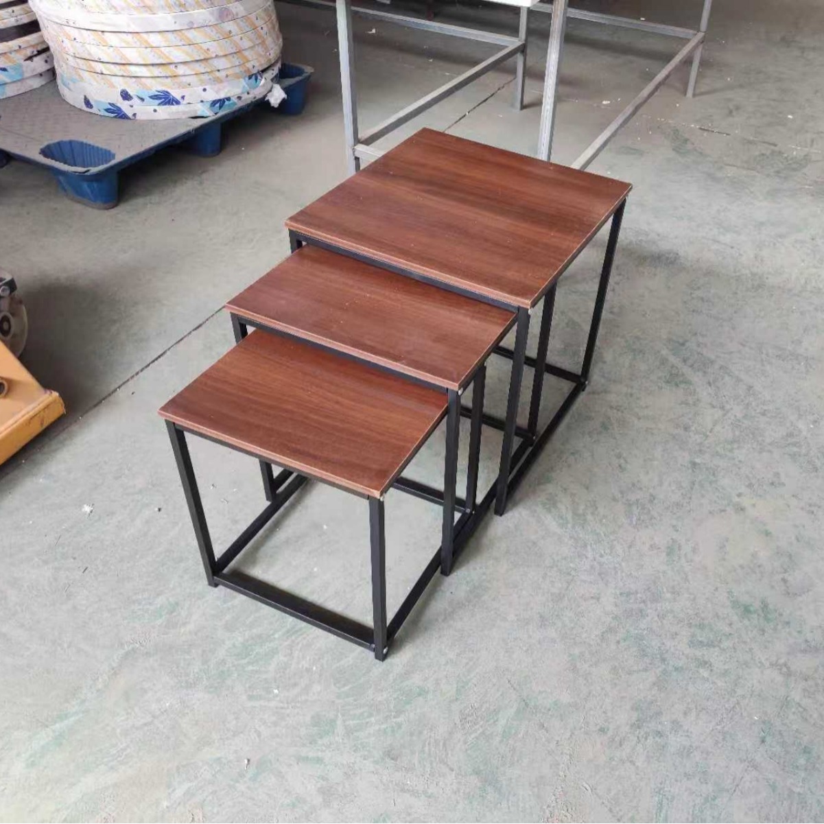 Mesa de té simple combinada de hierro forjado vintage sofá pequeño mesas cuadradas para hacer viejas mesas de café de esquina lujoso estilo americano lujoso