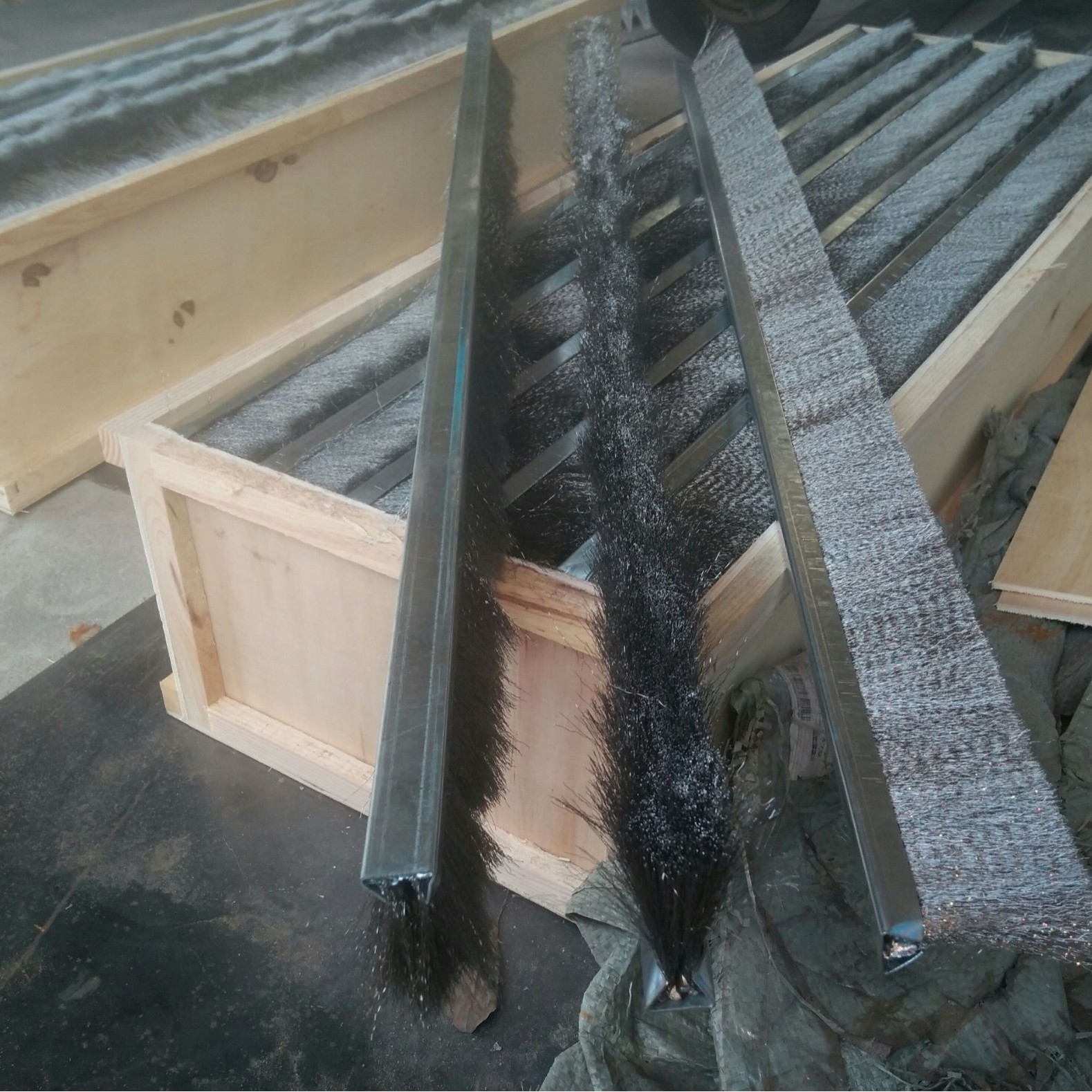 供应多种工业条刷 不锈钢条刷  磨料丝条刷 铜丝条刷 毛刷条