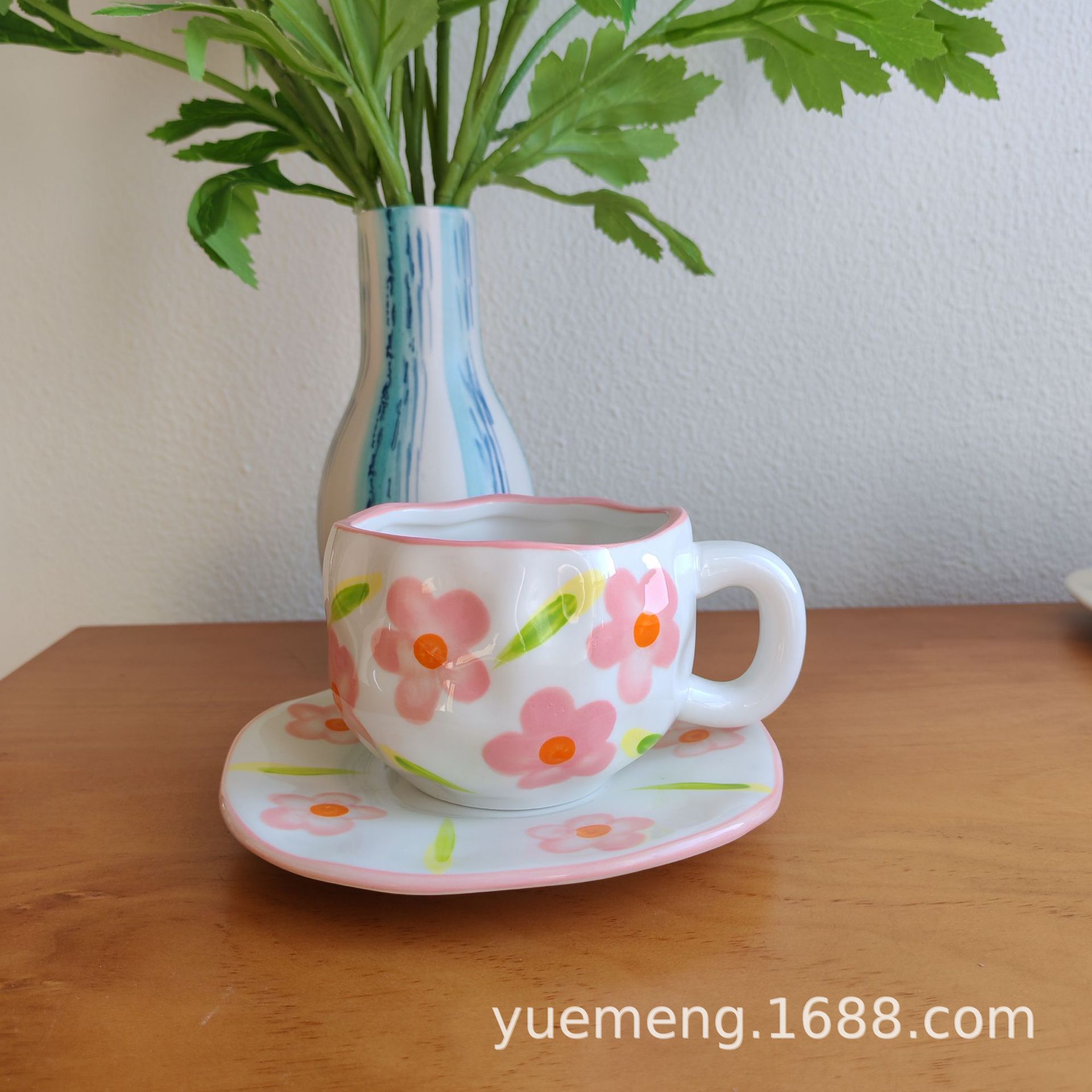 Taza de café de cerámica navideña irregular, linda taza con diseño de flores y corazones pintados a mano, juego de taza y platillo para té de la tarde