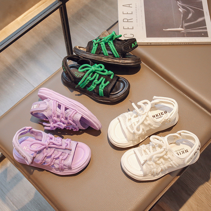 NOVEDAD DE VERANO 2025, sandalias de suela blanda de color caramelo para niños, zapatos de playa transpirables para niñas y estudiantes, zapatos de moda para niños