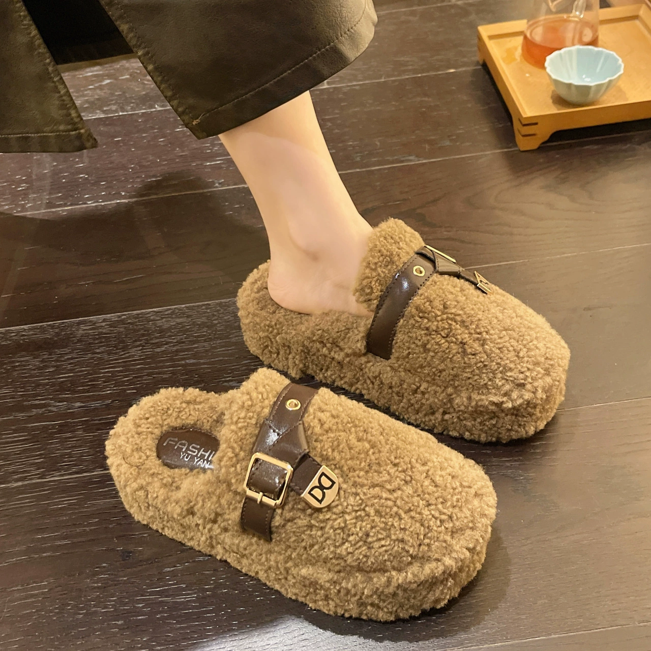 Зимняя новая мода шерстяная шерстяная тапочки женская наружная одежда 2023 года толстая подошва сплошной цвет теплая хлопчатобумажная обувь для волос
