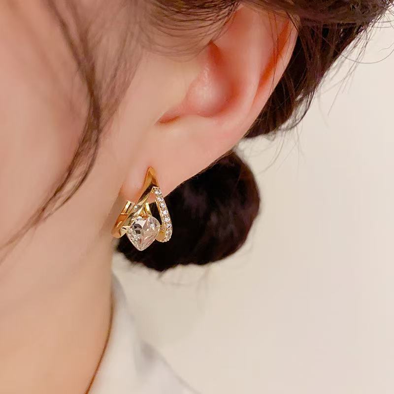 2025 nuevos pendientes de circón de amor de moda estilo caliente temperamento salvaje diseño de nicho aguja de plata exquisita hebilla de oreja transfronteriza image 3