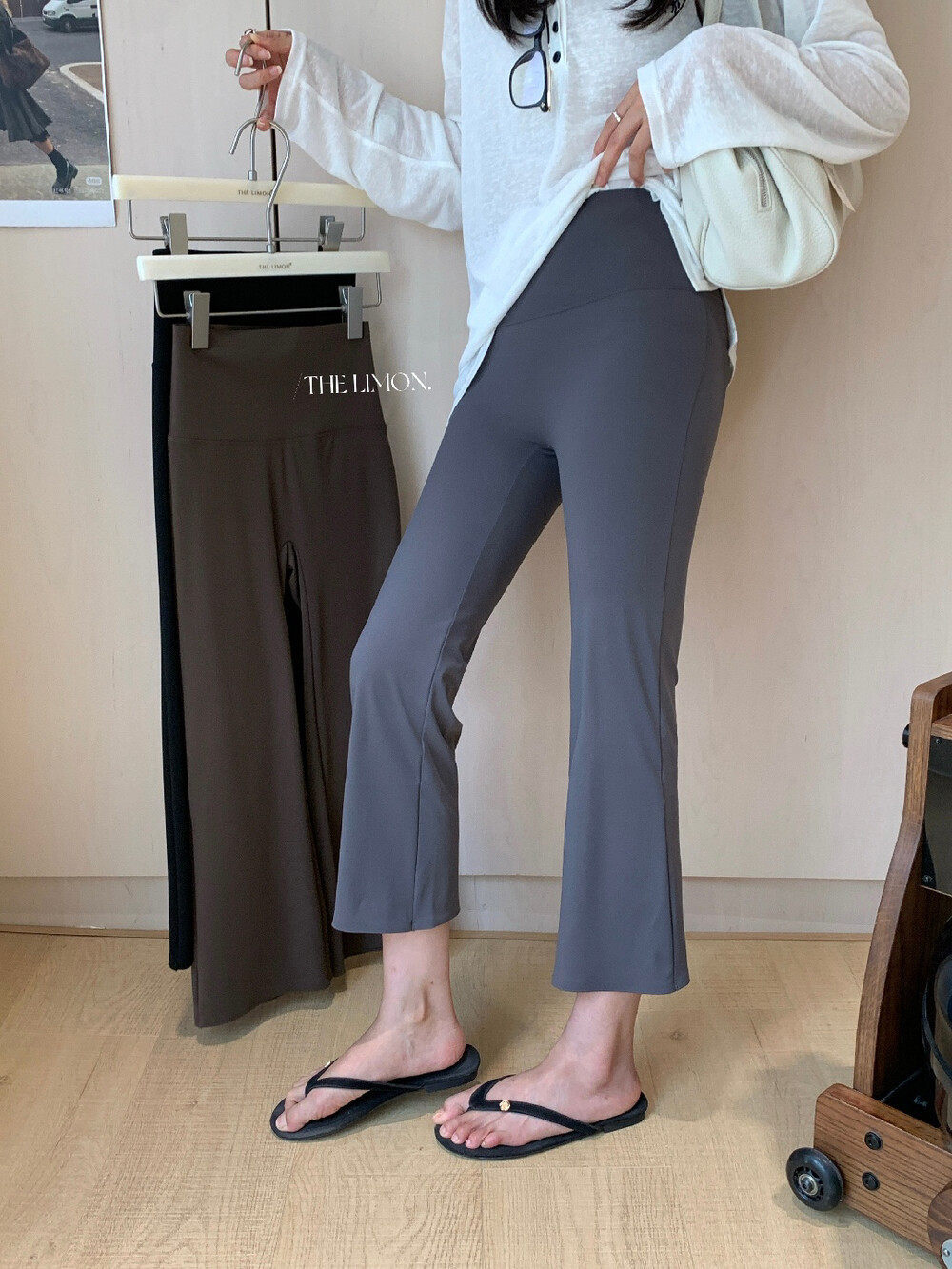 Quần legging yoga nữ cạp cao ống loe nhẹ dài 7 phân co giãn — màu đen, Màu cà phê, Xám khói chi tiết 7