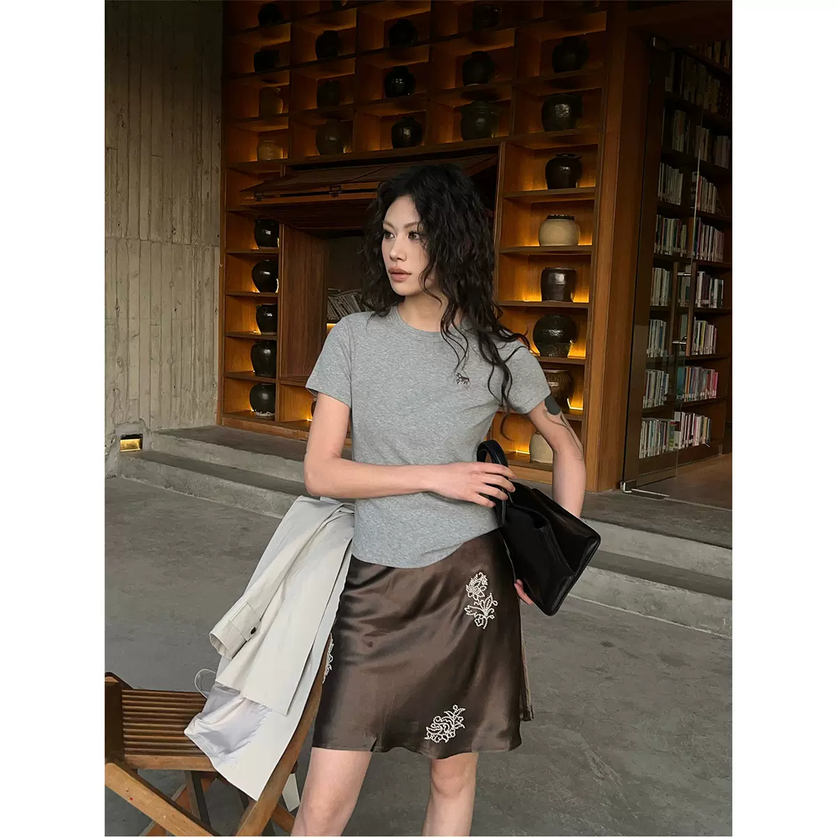 2026春季新品休闲百搭圆领正肩修身刺绣上衣短袖T恤85599