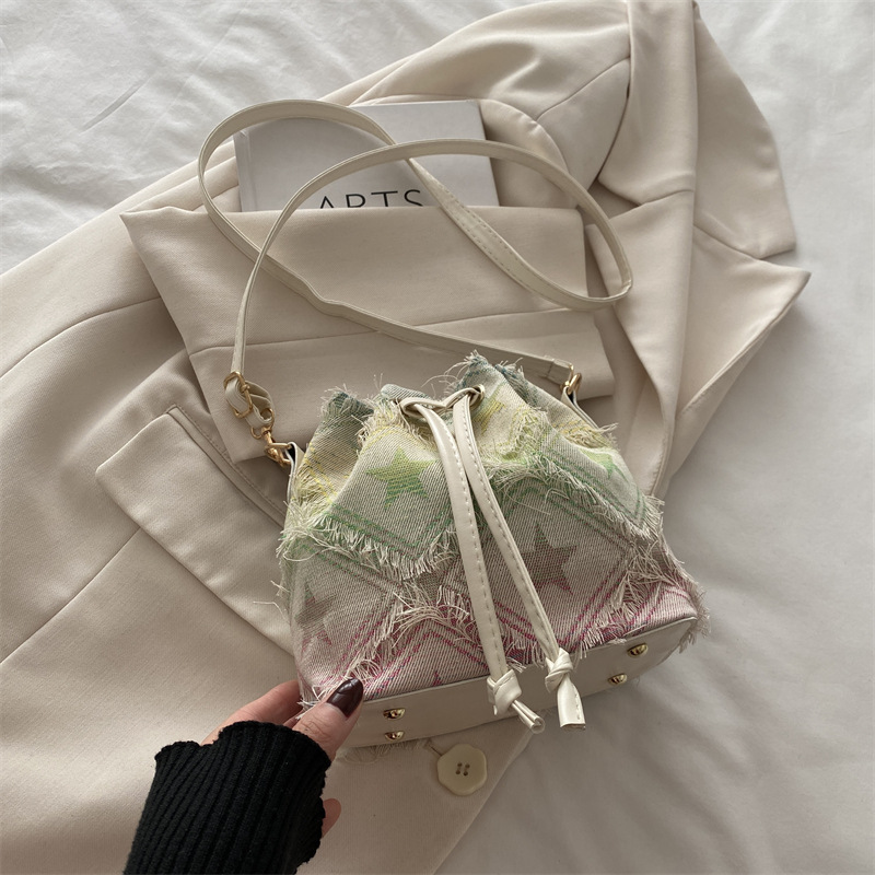 2024 invierno nuevo diseño de moda de gran capacidad bolso ocio de hombro de moda de mujer simple viaje bolsa de cubo portátil