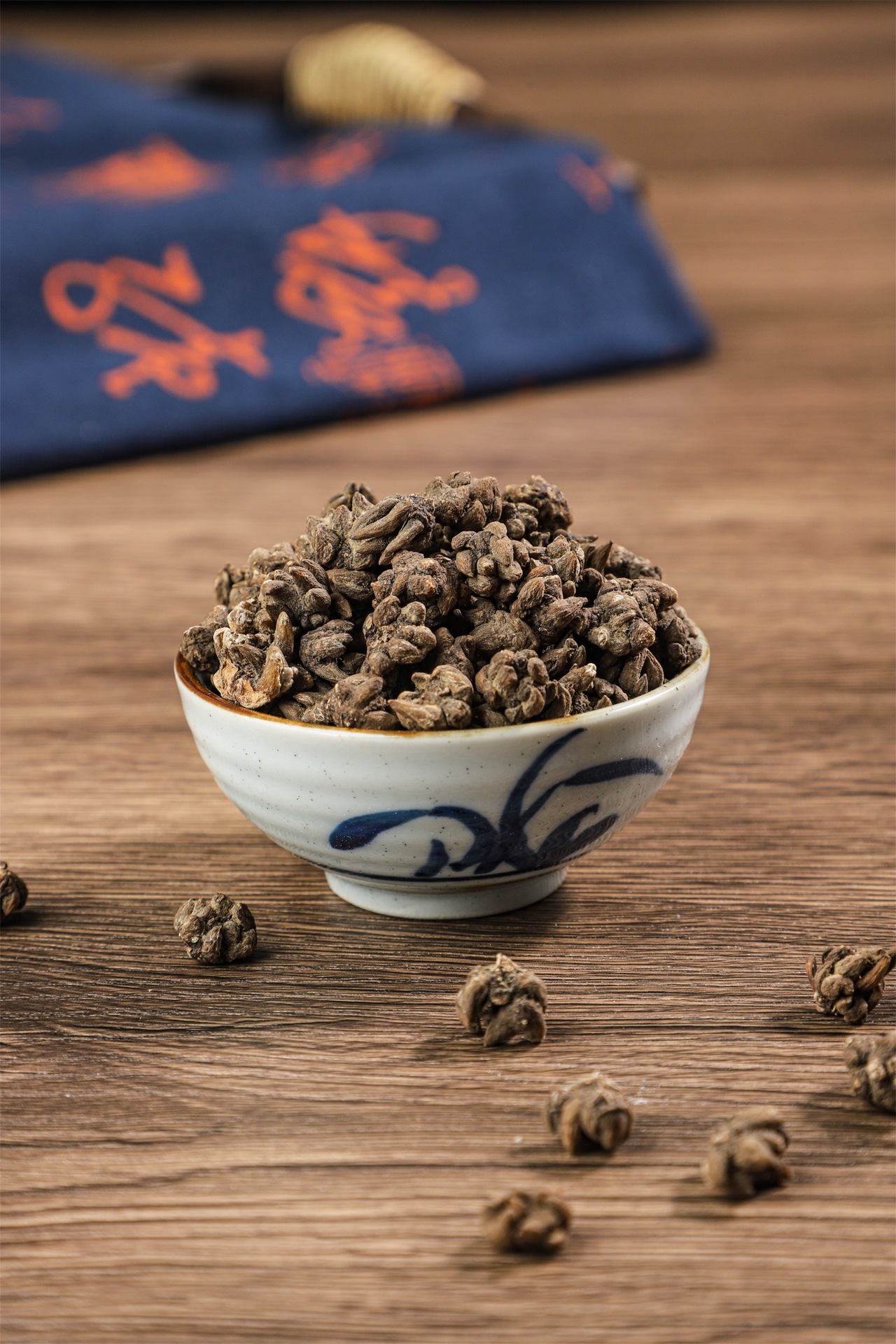 Cat Claw Herb Mao Zhua Cao Dried Root Tuber Wild-Crafted Bulk for Decoction and Herbal Wine 500g key features