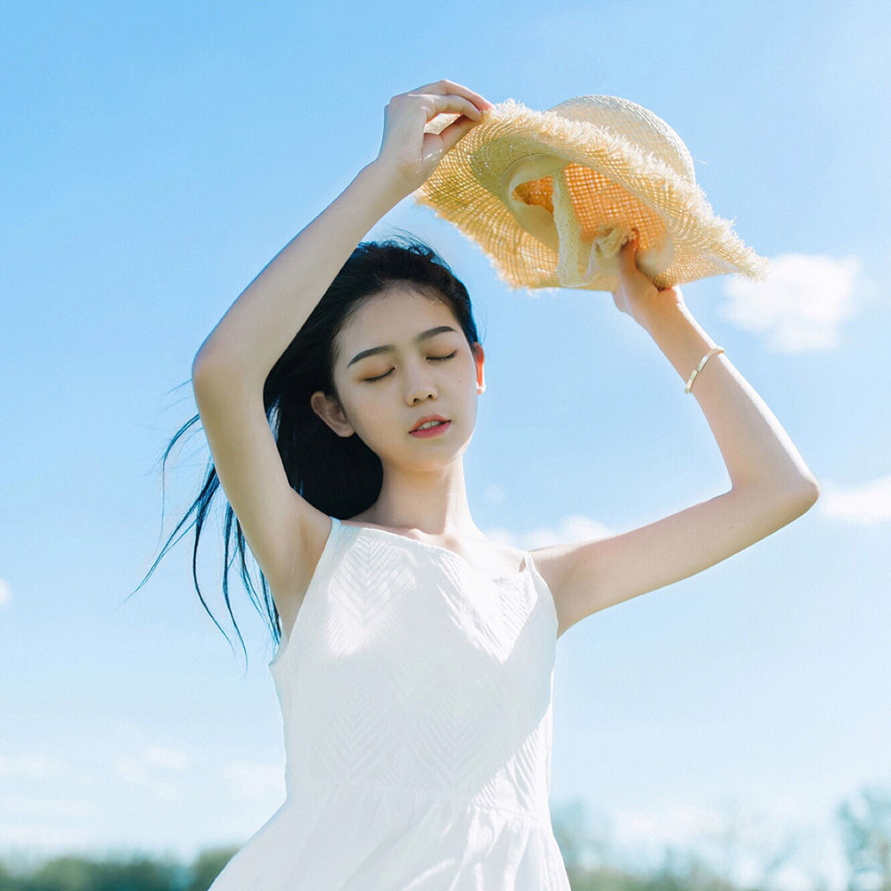 Cappello da sole in paglia per donna con fiocco e tesa larga_voghion.com