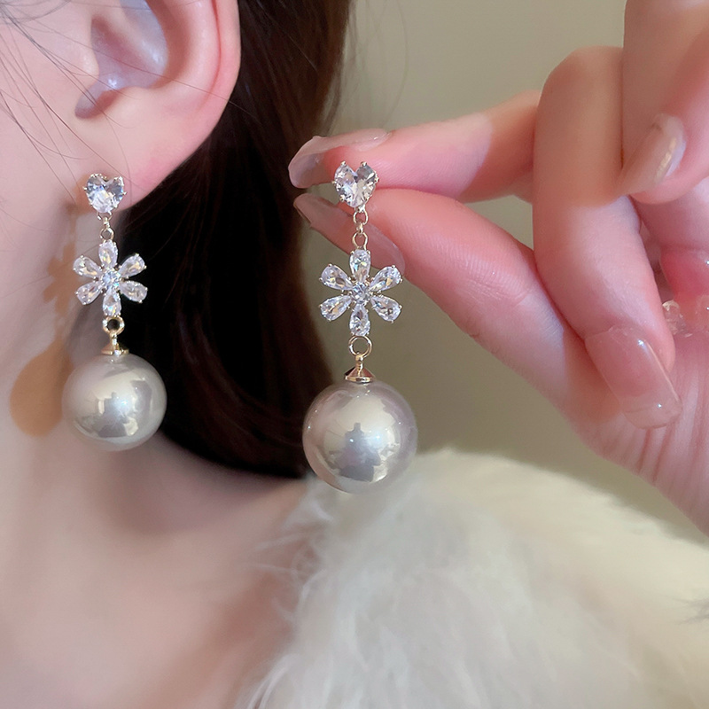 Heart Shape, Flower Pattern Women'S Gender Fashion Heart Shape Flower Copper Inlay Pearl Zircon Drop Earrings 1 Pair