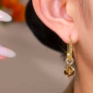 2024 new exquisite micro-diamond niche design super flash zircon earrings, high-end, fashionable and versatile style