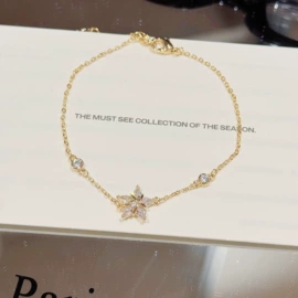 项链;耳钉;手链