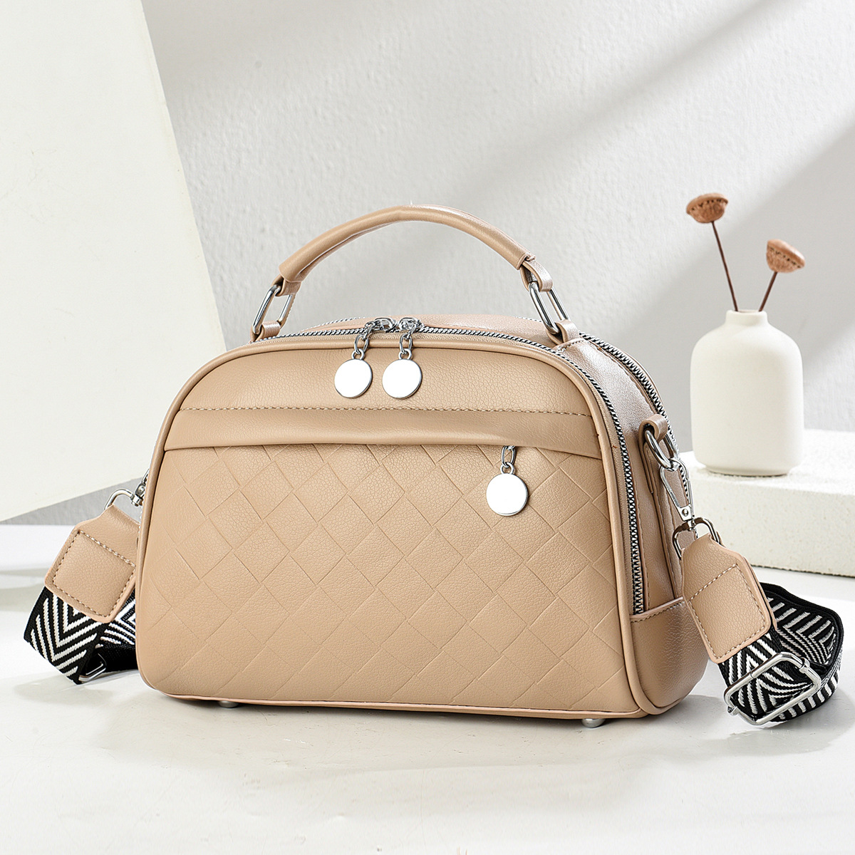 Xiaozhong 2025 nueva moda todo-fósforo estilo explosivo bolso de mensajero portátil de un solo hombro popular de este año bolso pequeño para mujer verano para mujer