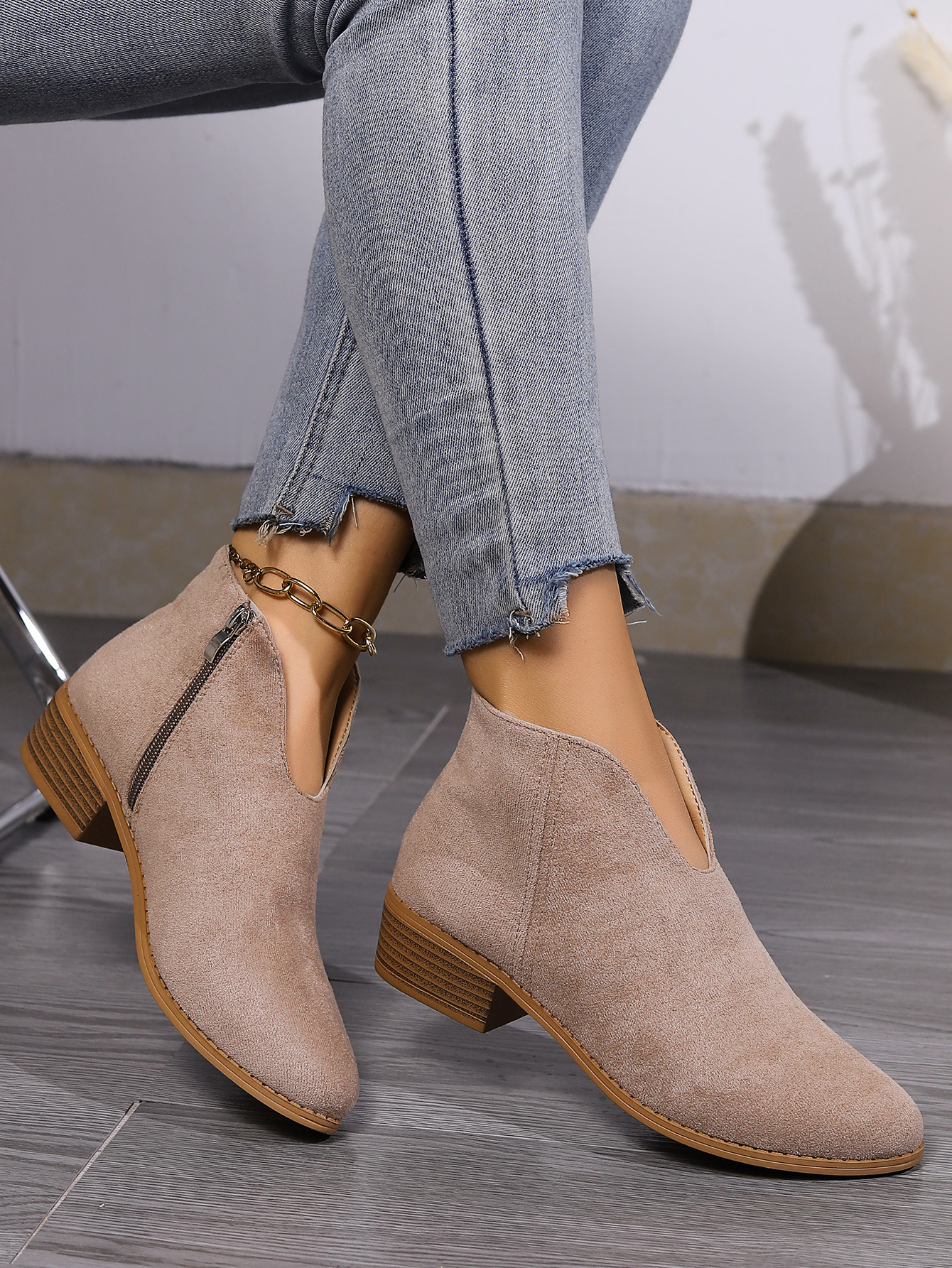 Ženski škornji velike velikosti Enobarvni škornji z debelo peto_voghion.com