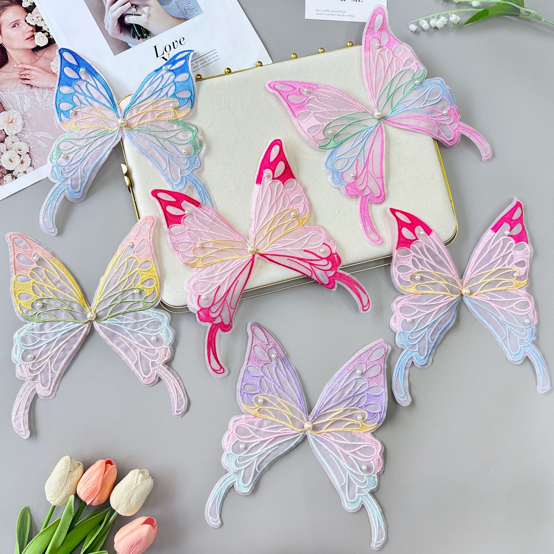 En stock, bordado de organza, colorida mariposa de perlas tridimensional, horquilla no adhesiva, accesorio para el cabello para ropa infantil, decoración de parches de tela