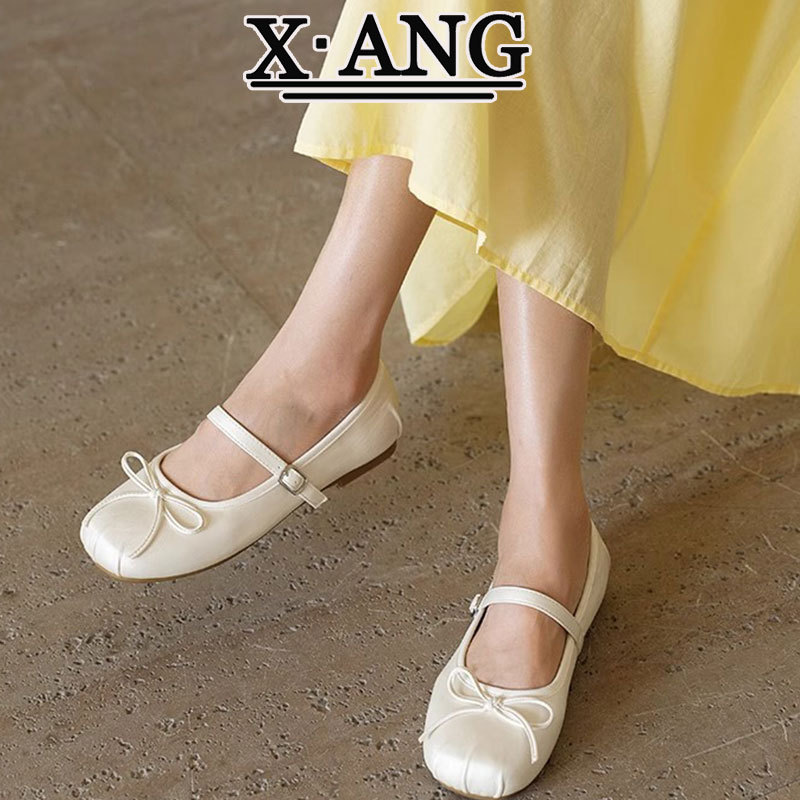 오프화이트 컬러의 정품 가죽으로 제작된 고급 카운터 버전입니다.