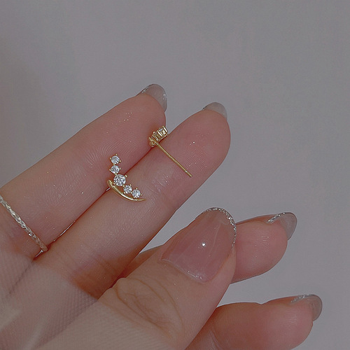 Shiny zircon stud earrings for women at work, simple, compact, mini temperament, meteor small row diamond earrings, no need to take them off when sleeping
