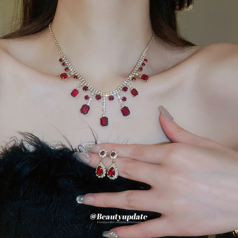 Conjunto de pendientes de collar de flecos cuadrados con diamantes transfronterizos Moda retro Cadena de clavícula de lujo ligero Joyas de nicho de alta gama