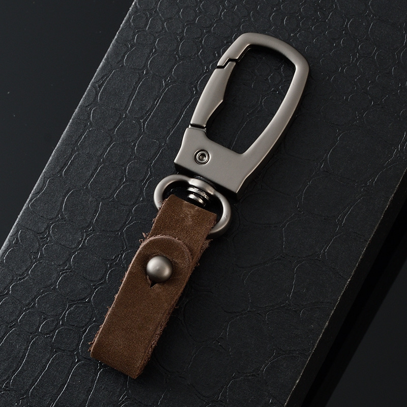 軽くて豪華な本革の自動車のキーホルダーの頭の層のつや消しの牛革の車のキーチェーンの個性のカップルの腰は掛けてペンダントをなくします。