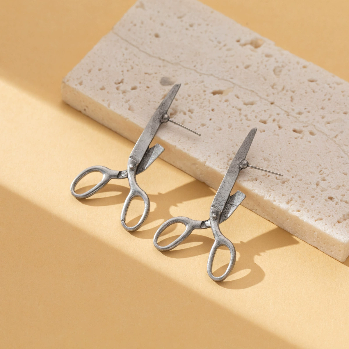 Европейские и американские новые ретро преувеличенные ножницы серьги-гвоздики трансграничная креативная личность нишевые подарки праздник серьги серьги женщины