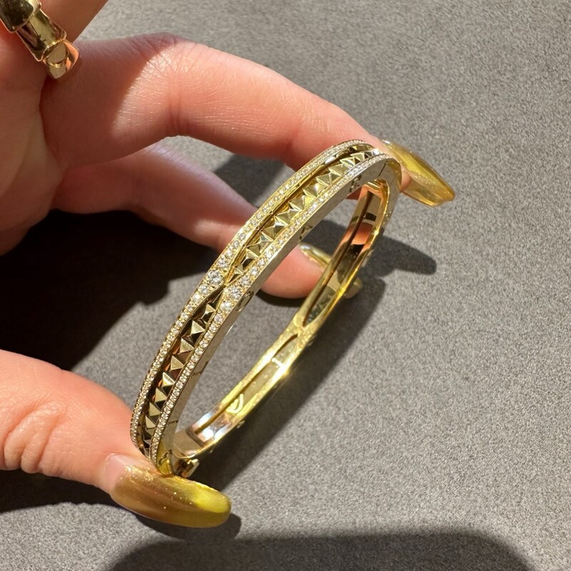 V-Gold Plated Micro-Inlaid Rock Series Rivet Double-Row Diamond Bracelet for Women and Men, Cool and Versatile Bracelet, Cross-Border Accessories V-Gold Plated Micro-Inlaid Rock Series Rivet Double-Row Diamond Bracelet for Women and Men, Cool and Versatile Bracelet, Cross-Border Accessories