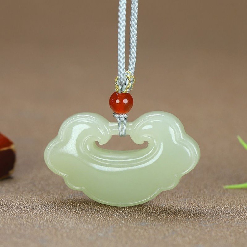 Mặt dây chuyền ngọc Hetian hình mây lành khóa an toàn, dài 25–30 mm — Màu xanh nhạt, Màu nắng đậm, Màu nắng trung tính chi tiết 13